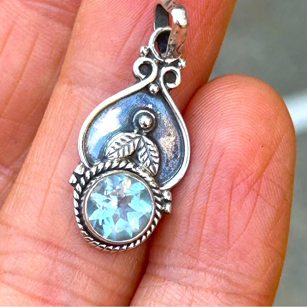 Sterling Silver 925 Pendant with Blue topaz Gemstone
